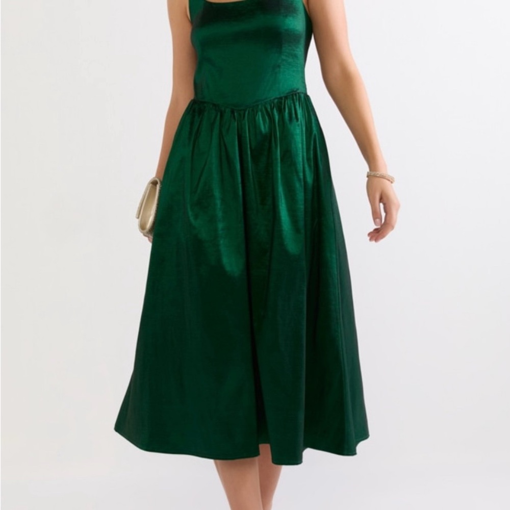 Francesca’s Rhiannon Emerald Green Midi Dress